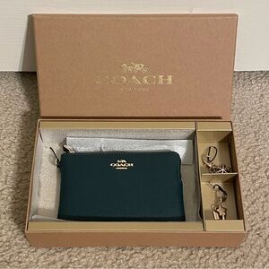 Coach Green Wristlet with Keychain Set